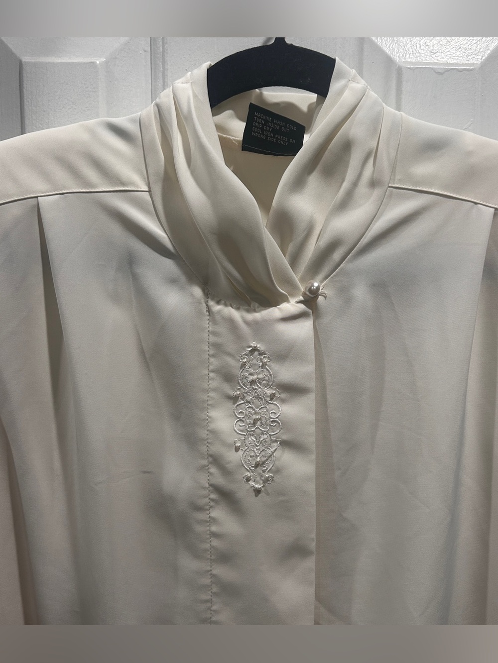 Vintage Elegant Cream Embroidered Blouse with Pearl Accent Hidden Buttons